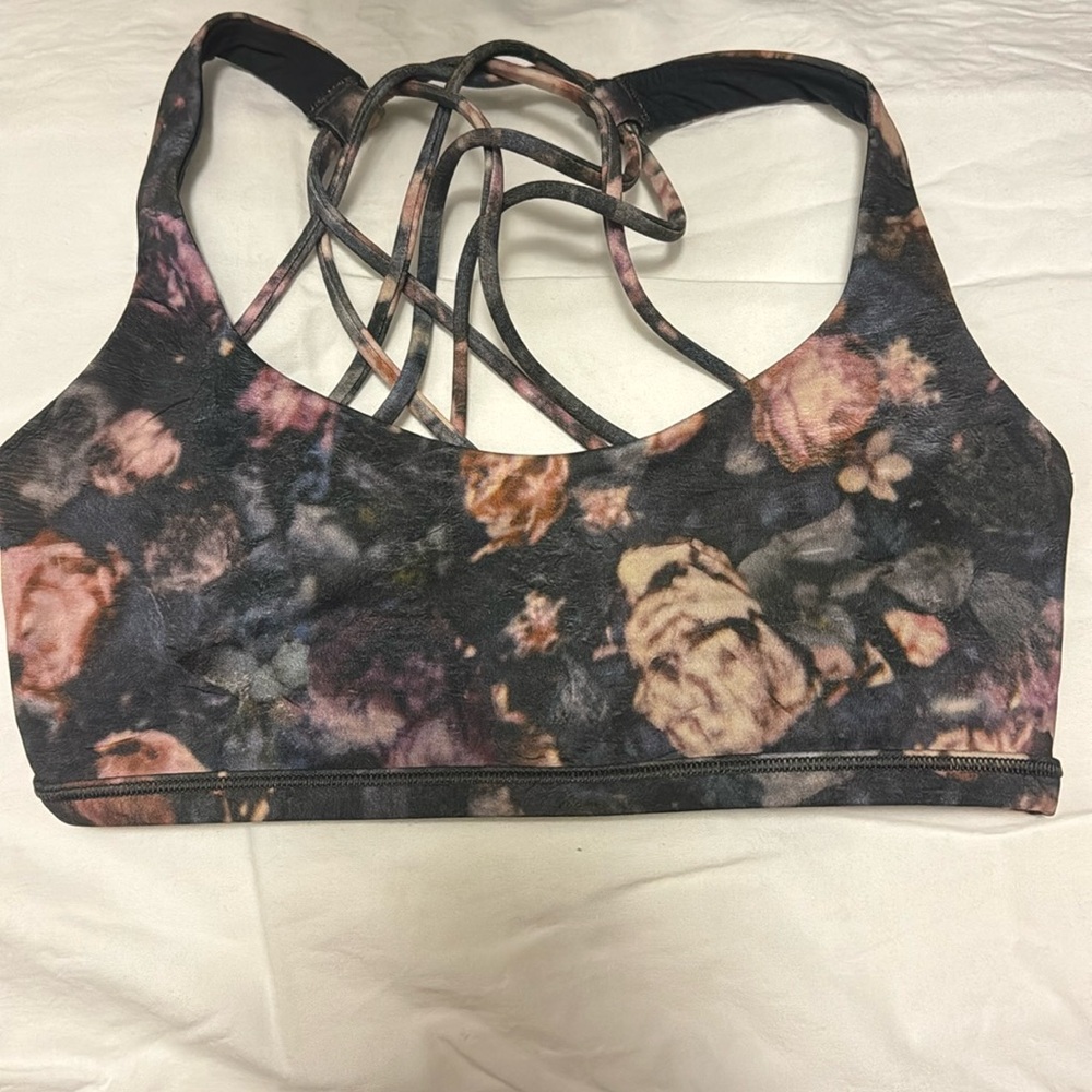 Lululemon Free to be wild bra